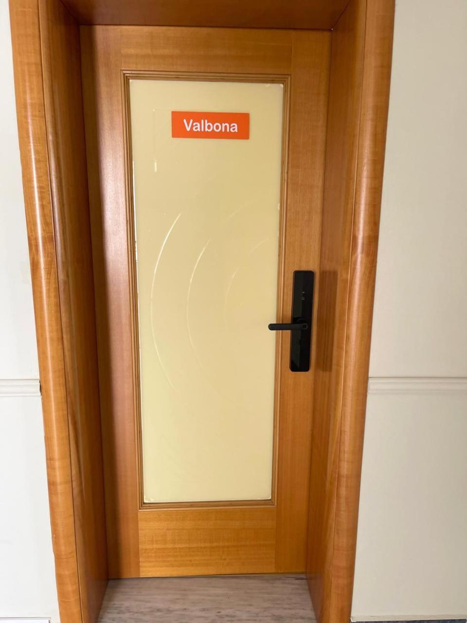 Mandarine Hostel Τίρανα Εξωτερικό φωτογραφία